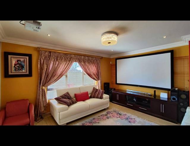 5 BEDROOM HOUSE FOR SALE IN PARKHAVEN
